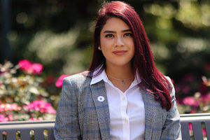 Meet your Posher, Danielle